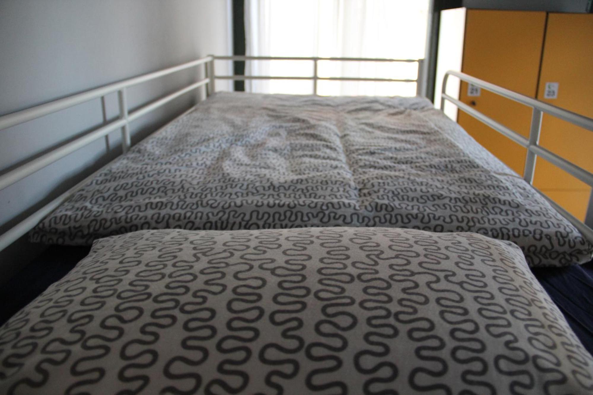 Sleep Green - Certified Eco Youth Hostel Барселона Стая снимка
