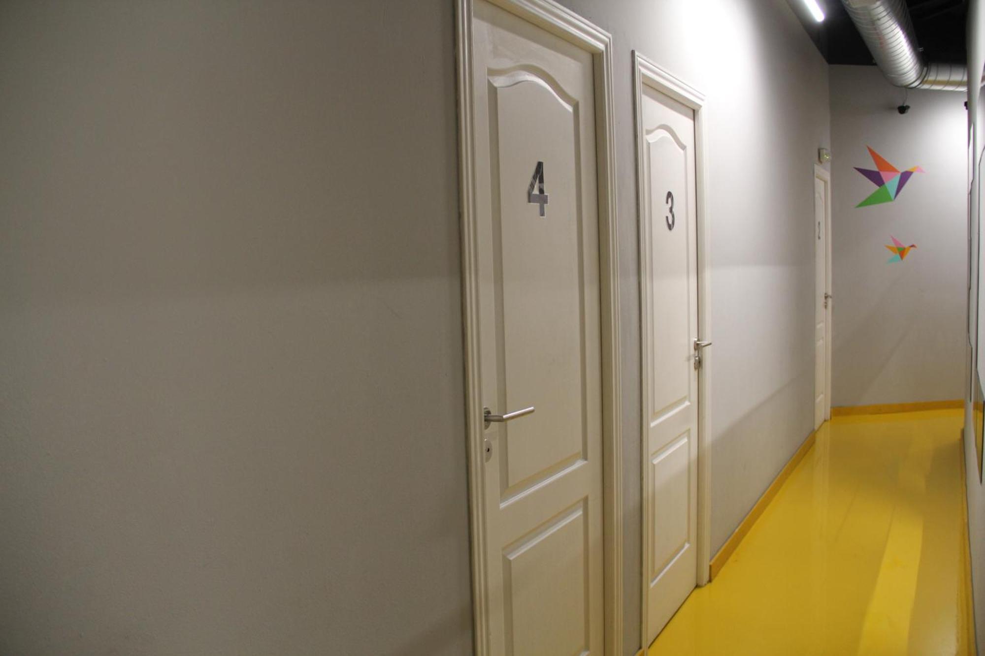 Sleep Green - Certified Eco Youth Hostel Барселона Стая снимка