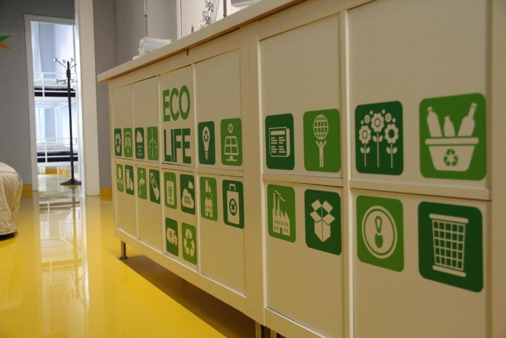 Sleep Green - Certified Eco Youth Hostel Барселона Екстериор снимка